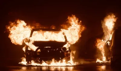 Dvije osobe izgorele u sudaru dva vozila u Subotici, jedan automobil se zapalio