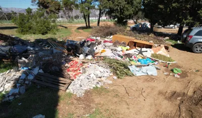 (VIDEO) U Orjenskoj ulici putari i mje&scaron;tani udruženo napravili brda smeća