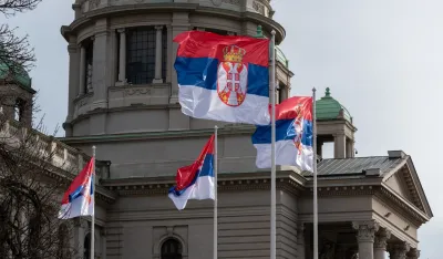 Nakon jučera&scaron;njih incidenata parlament Srbije nastavlja sa radom, dojava o bombi bila lažna