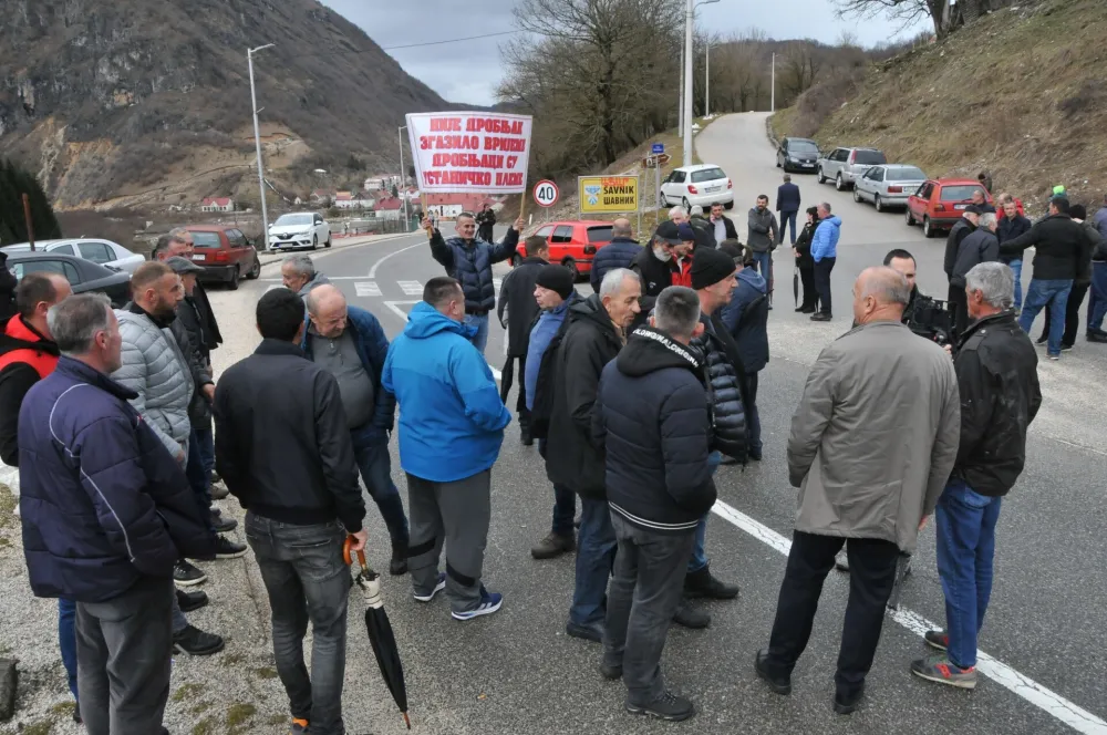 Od danas dvočasovne blokade puta &Scaron;avnik - Žabljak zbog reizbora Jugoslava Jakića