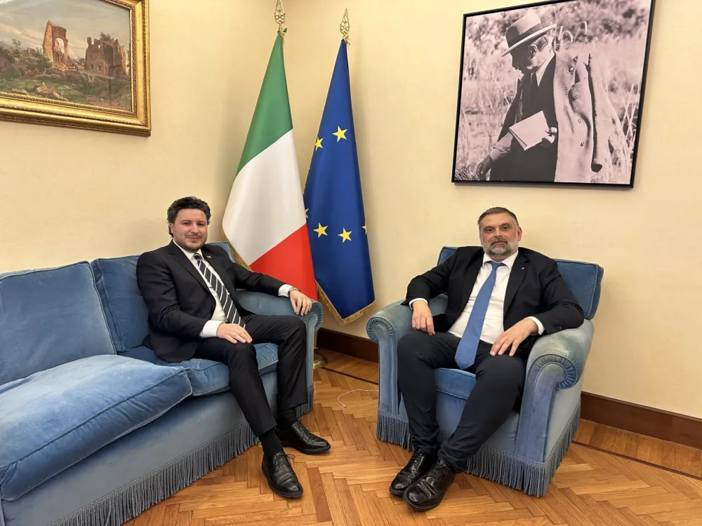 Abazović - Di Karlo: Liniju Bar-Bari organizovati preko cijele godine, radićemo na biznis forumu Italije i Crne Gore