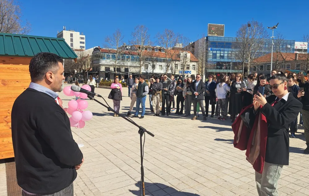 Na nik&scaron;ićkom Trgu slobode obilježen&nbsp;Dan ružičastih majica:&nbsp;Zajednički djelovati u borbi protiv vr&scaron;njačkog nasilja