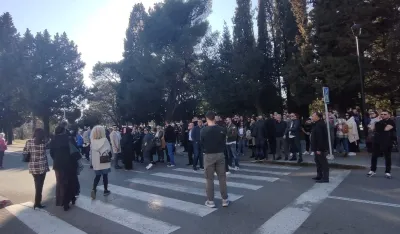 (FOTO/VIDEO) Protest Sindikata uprave i pravosuđa: "Tražimo smjenu ministarke Ni&scaron;ić i pravo na dostojanstven život"
