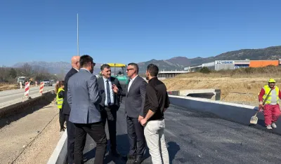 (FOTO) Trećina bulevara Tivat-Jaz biće pod asfaltom u aprilu