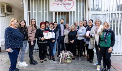 (VIDEO) Milatović odlikovao NVU &ldquo;Žene Bara&rdquo;: Rad Udruženja primjer iskrenog saosjećanja i nesebične brige za druge