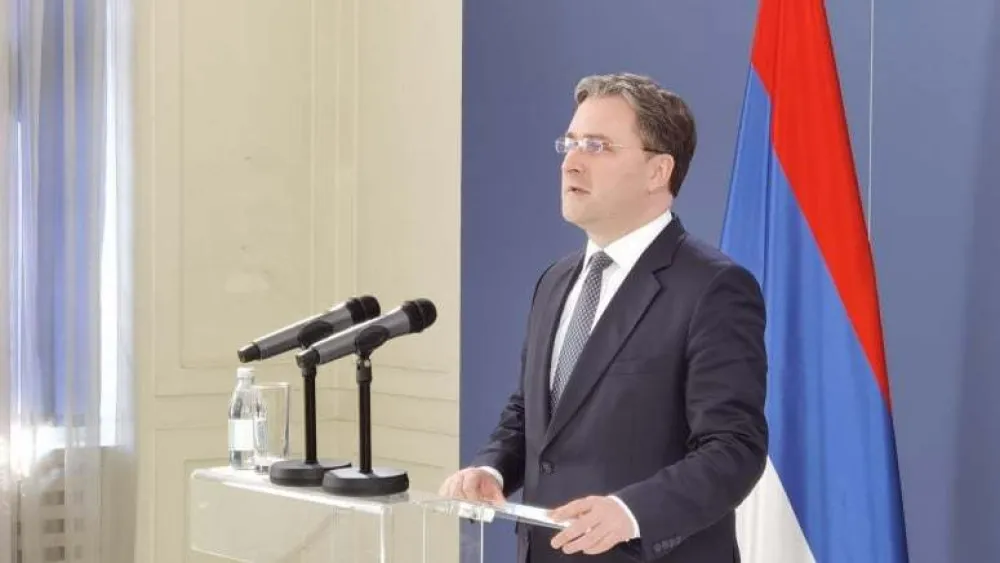 Napadnut srpski ministar kulture Nikola Selaković