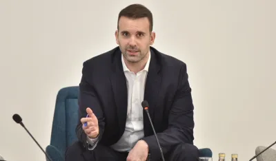 Spajić: Radimo na profesionalizaciji administracije &ndash; smanjujemo broj bolovanja i ugovora o djelu, unapređujemo propise