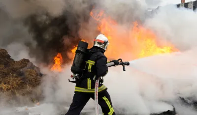 (VIDEO) Veliki požar u blizini Njujorka, progla&scaron;eno vanredno stanje