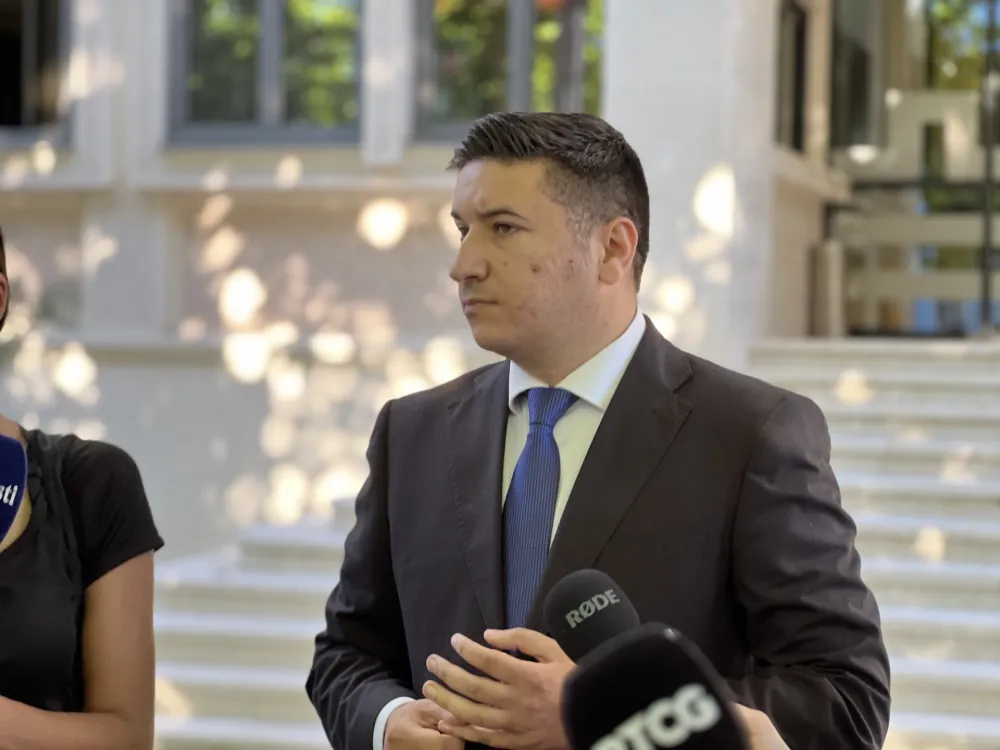 Dajković: I&scaron;arane i o&scaron;tećene prostorije Slobodne Crne Gore u Nik&scaron;iću, opasna poruka za cijelo dru&scaron;tvo