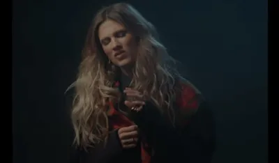 Vlatko Stefanovski uz Nevenu Božović u njenom novom singlu "Kako živim"