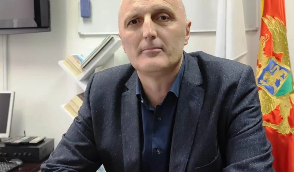 Diretor nik&scaron;ićke bolnice prijavio zloupotrebe: Paketi ljekova pripremani za preprodaju, gorivo tro&scaron;ila i rashodovana vozila