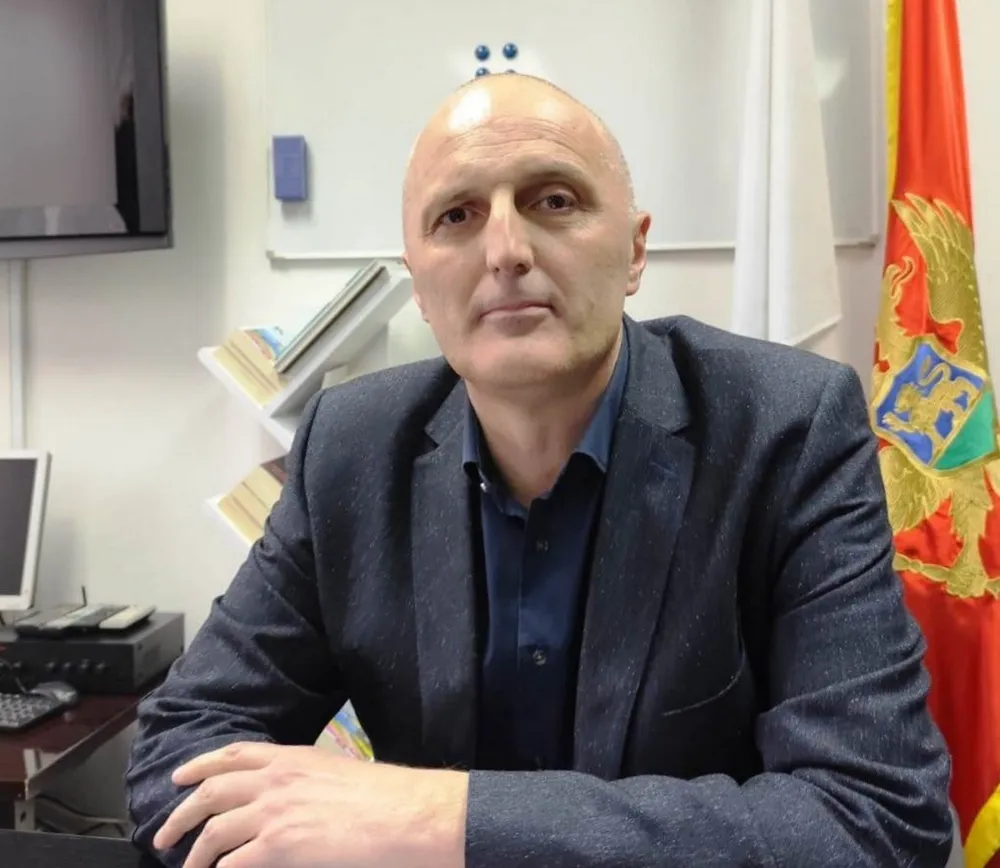 Diretor nik&scaron;ićke bolnice prijavio zloupotrebe: Paketi ljekova pripremani za preprodaju, gorivo tro&scaron;ila i rashodovana vozila