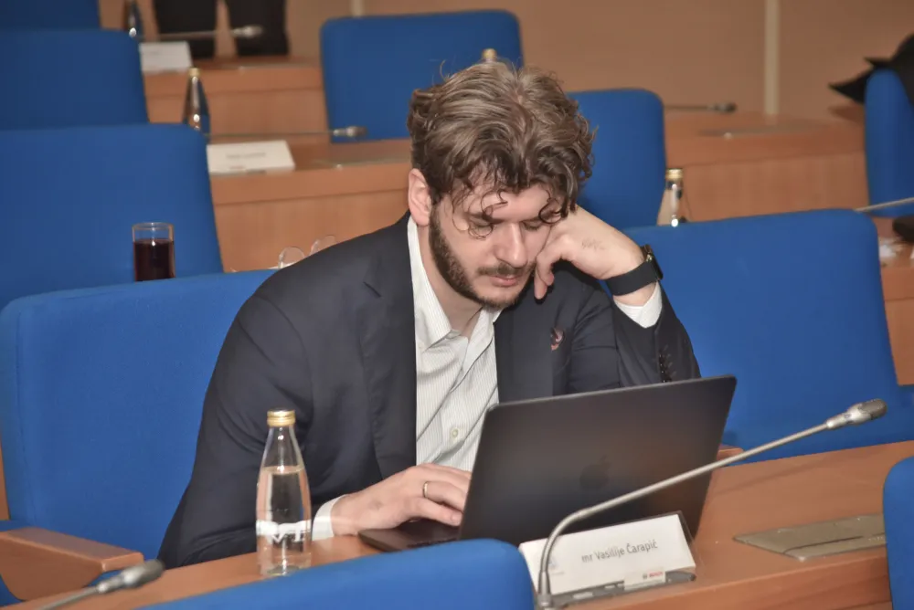 Vasilije Čarapić, sjednica skupstine glavnog grada