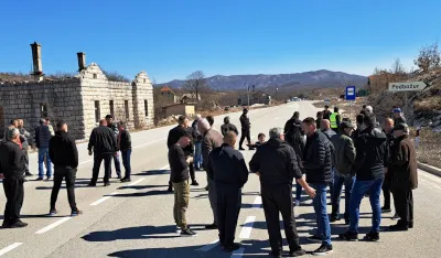 Блокада магистрале у мјесту Подбожур