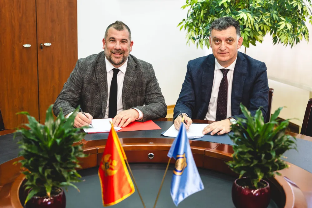 Krapović i Komnenović potpisali Sporazum o poslovno-tehničkoj saradnji Ministarstva odbrane i Op&scaron;tine Tivat