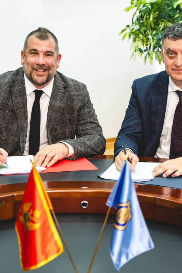 Krapović i Komnenović potpisali Sporazum o poslovno-tehničkoj saradnji Ministarstva odbrane i Op&scaron;tine Tivat