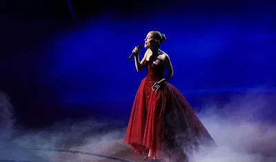 Ariana Grande uskoro izdaje deluxe verziju svog albuma: Stiže &scaron;est potpuno novih pjesama