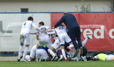 Slavlje igrača Jezera nakon meča