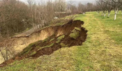 Novi odron usporava sanaciju puta u Piperima:&nbsp;Klizi&scaron;te na Pričelju sve veće, obru&scaron;ava se imanje