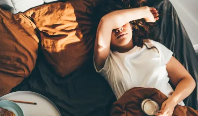 Jutarnje navike koje ubrzavaju starenje kože i utiču na pojavu bora