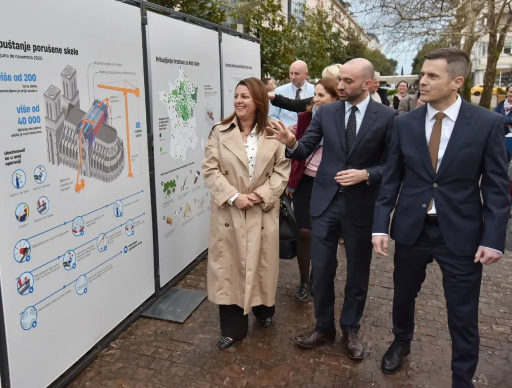 Ministarka i gradonačelnik Podgorice sa&nbsp;.... obi&scaron;li izložbu