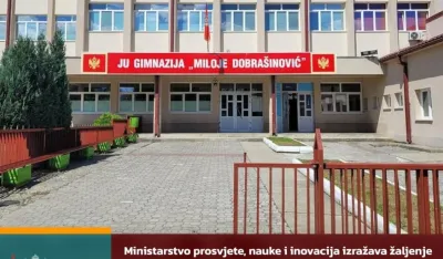 Đaci bjelopoljske gimnazije podržali profesora kojem ne dozvoljavaju da predaje Dio učenika 