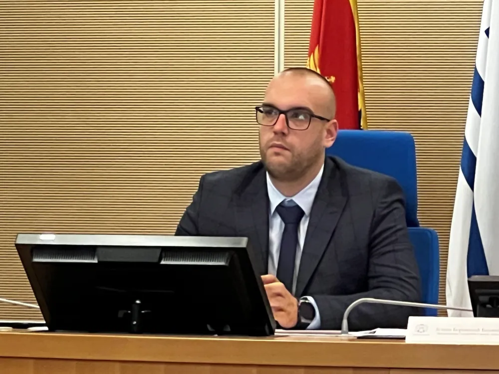 Giljen: Vanredna sjednica zakazana u skladu s Poslovnikom