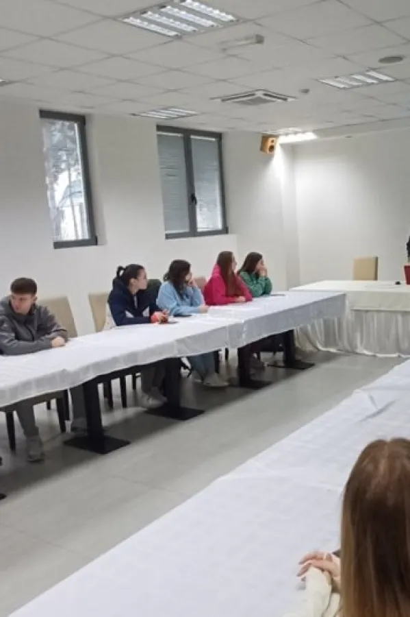 Edukativne radionice sa učenicima Gimnazije "Miloje Dobra&scaron;inović":&nbsp;Prevencijom i znanjem protiv trgovine ljudima