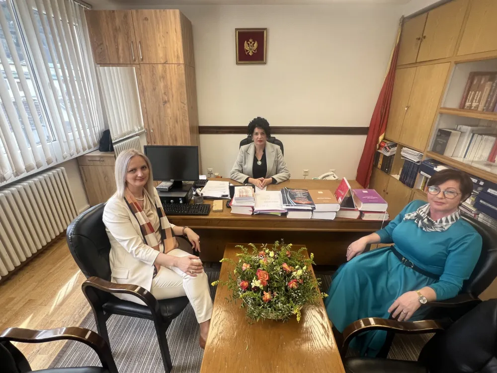 Na kraju godine 102 "crvena omota"