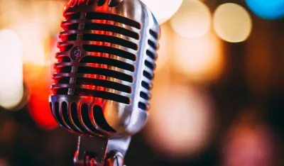 Poznato stanje muzičara koji je nastupao u diskoteci u Kočanima: Ima opekotine, na kiseoniku je