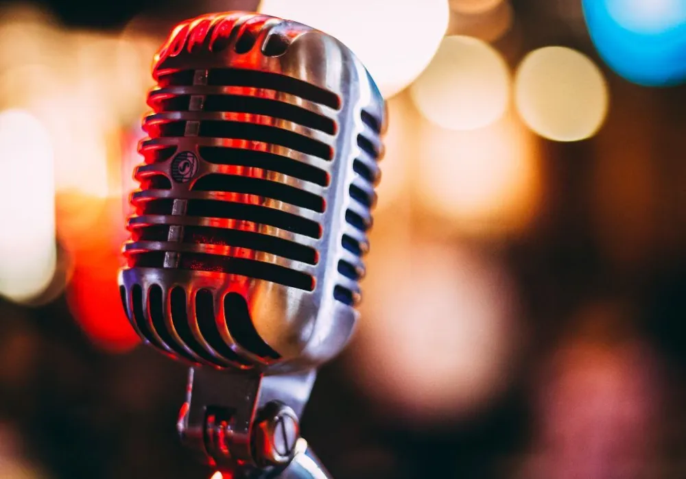 Poznato stanje muzičara koji je nastupao u diskoteci u Kočanima: Ima opekotine, na kiseoniku je