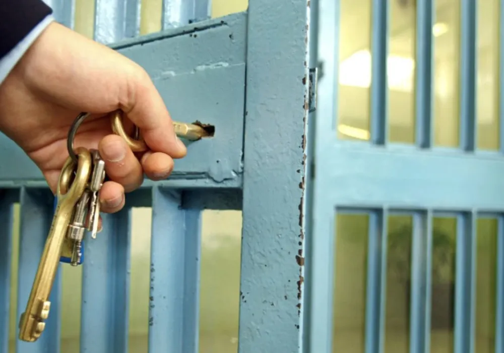 Policija uhapsila&nbsp;albanskog državljanina koji je uznemiravao dvije djevojčice u Tuzima