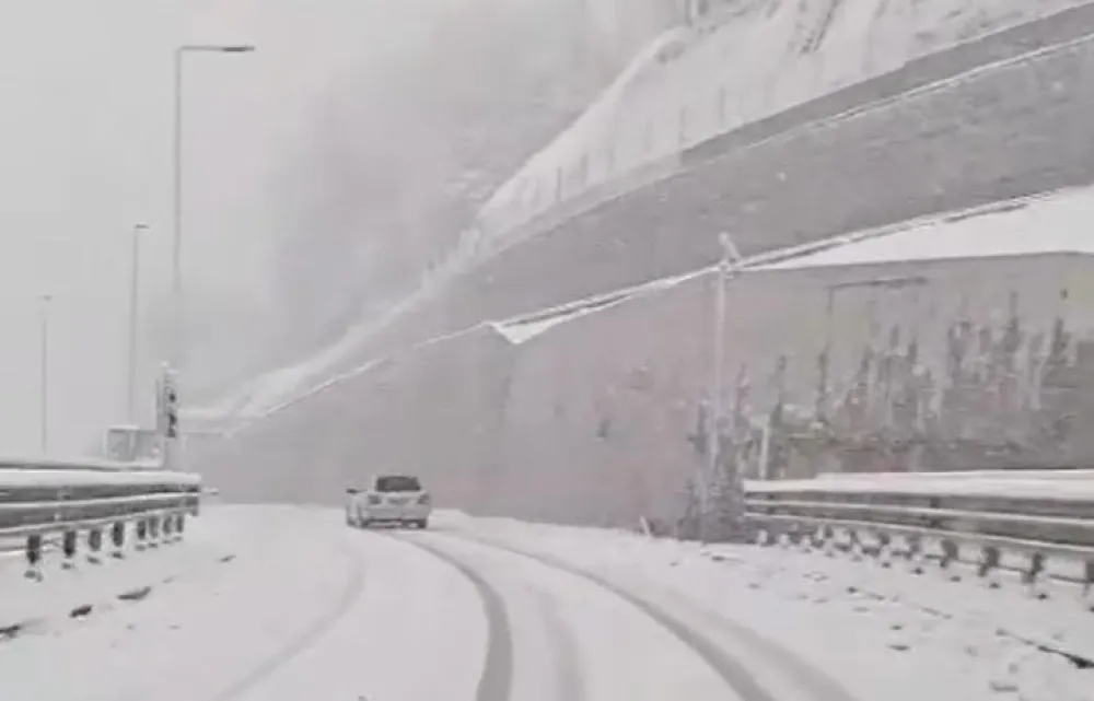 (VIDEO) Snijeg na Jelovici visine &scaron;est milimetara