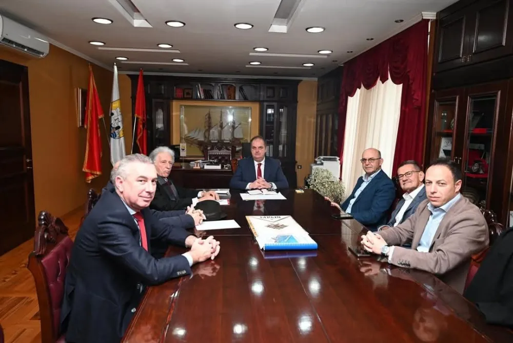 Nimanbegu održao sastanak sa biv&scaron;im predsjednicima o pitanju tendera plaža