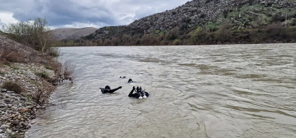 (FOTO) I &scaron;esti dan potrage za majkom i djetetom otežavaju padavine koje sub zamutile rijeku