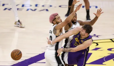 Sa meča između Lejkersa i San Antonija