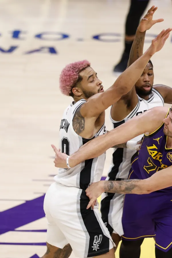 Sa meča između Lejkersa i San Antonija