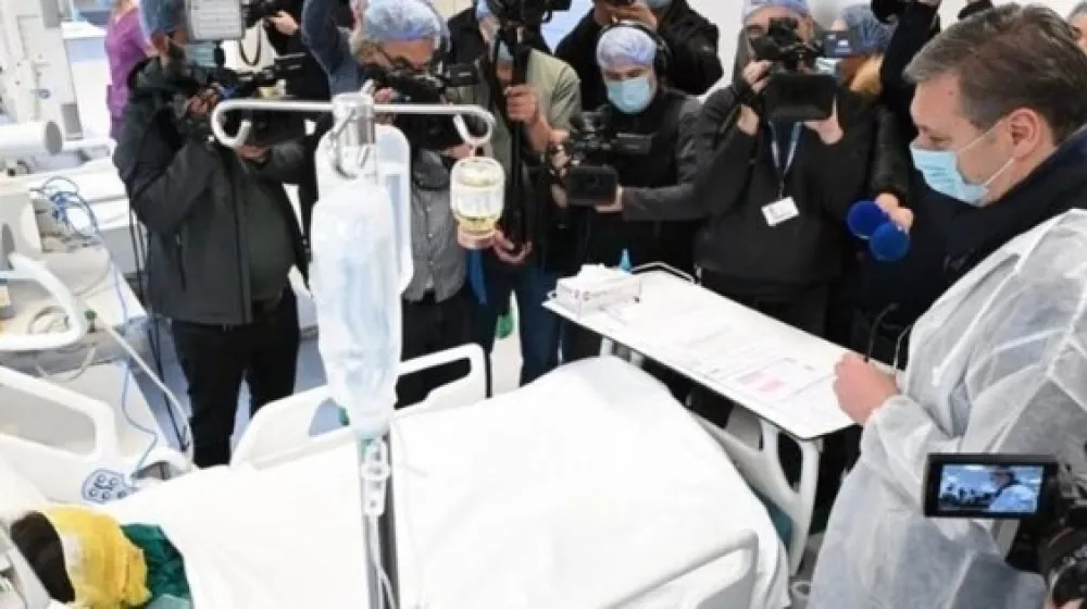 Makedonci bijesni: Roditelji ne mogu da vide djecu, a Vučić dovodi 50 reportera