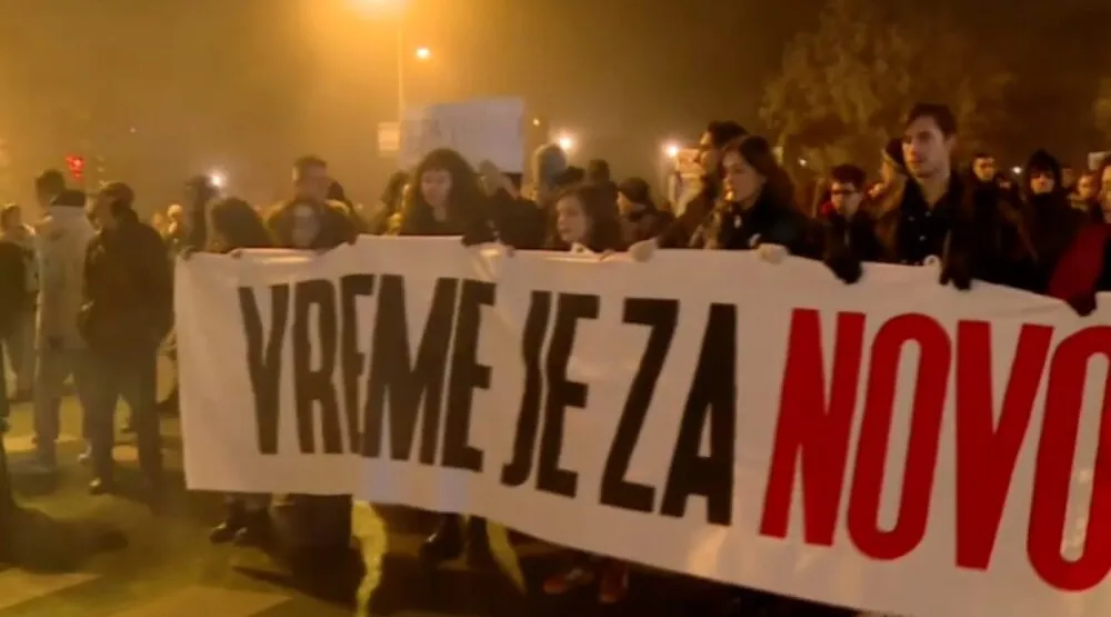 Studenti i građani poku&scaron;ali da blokiraju novosadsku skup&scaron;tinu