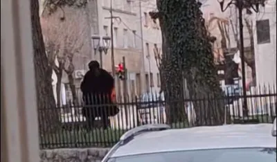 (VIDEO) Vri&scaron;tala i pela se po grobnicama Vla&scaron;kog groblja na Cetinju