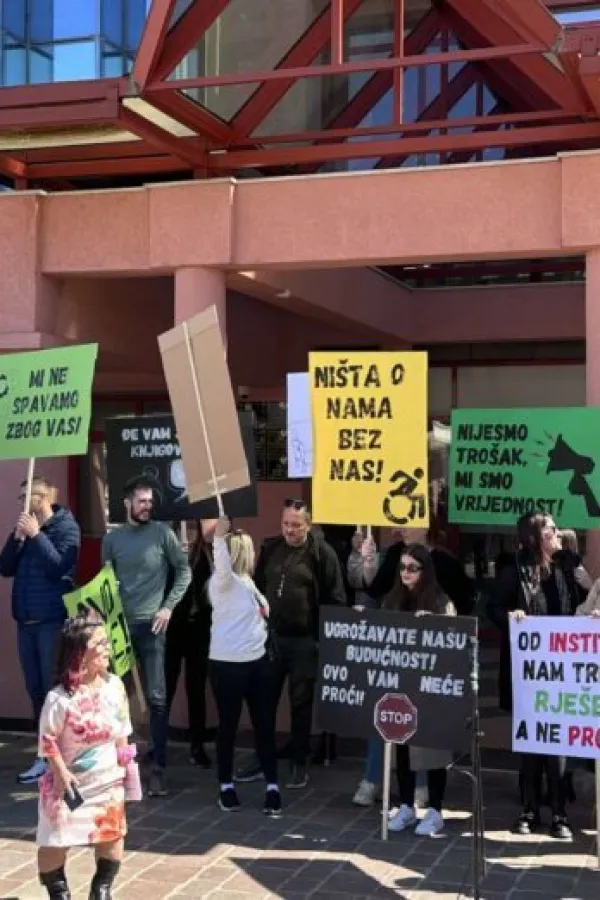 Protest organizacija koje se bore za prava OSI: Traže povlačenje Nacrta zakona i prijem kod Ni&scaron;ić