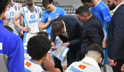 Секулић са играчима