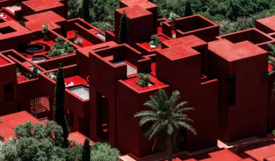 (FOTO) U Albaniji se gradi spektakularni turistički rizort koncipiran kao moderna tvrđava