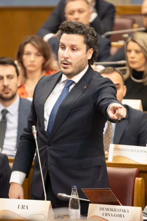 Abazović: SDT da ispita način na koji je do&scaron;lo do zakupa Velike plaže