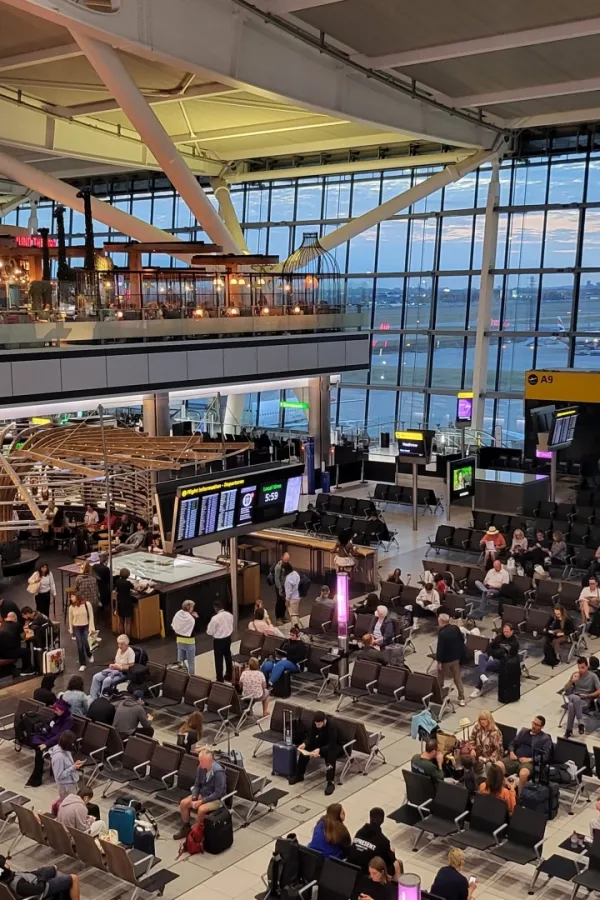 (VIDEO) Londonski aerodrom Hitrou zatvoren, gori trafostanica