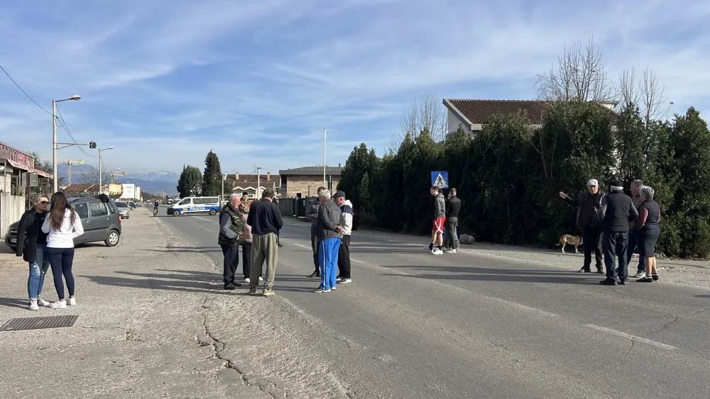 (VIDEO) Stanovnici Gornje Gorice traže bezbjedan prelaz preko bulevara