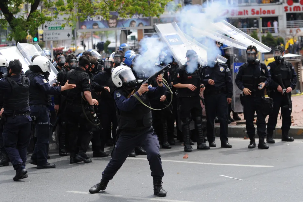 (VIDEO) Desetine hiljada demonstranata u Istanbulu prkosi Erdoganovim prijetnjama