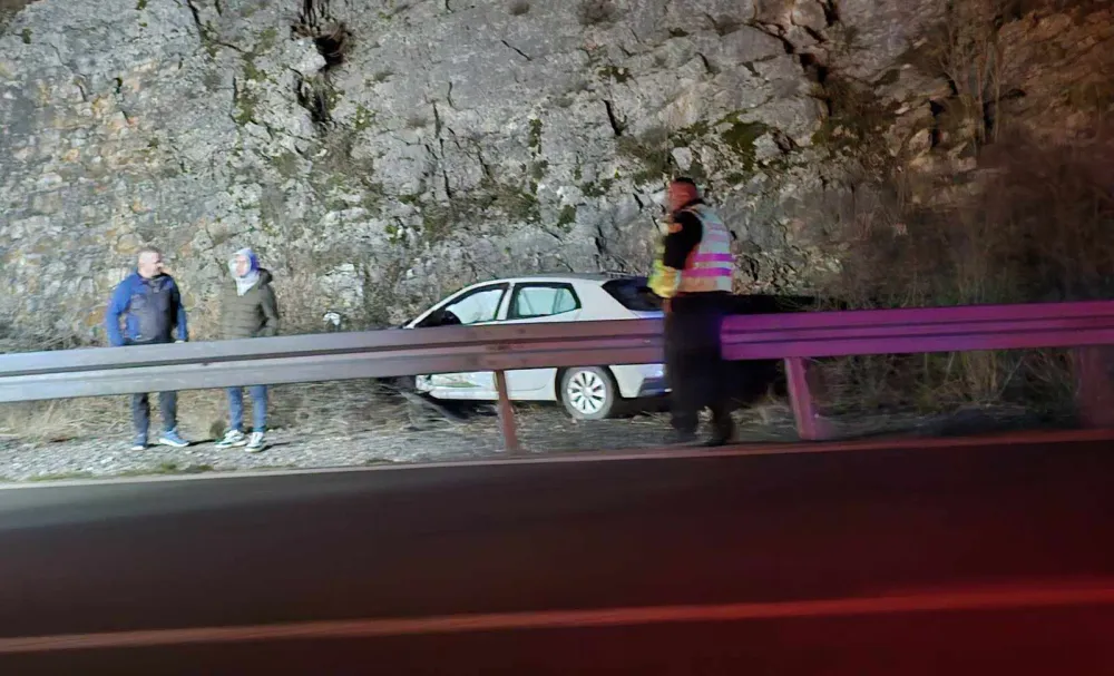 Vozilo sletjelo sa kolovoza na putu Cetinje-Budva