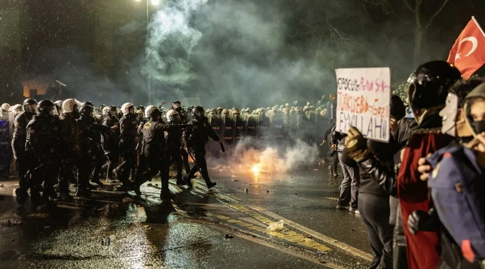 Vi&scaron;e od 1,1 hiljada demonstranata uhap&scaron;eno u Turskoj
