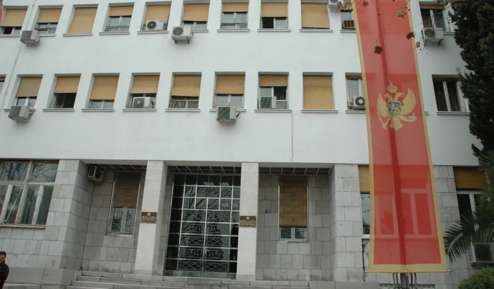 Za održavanje službenih vozila daju 25.000 eura